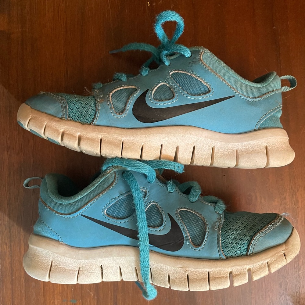 Girls size 11 blue nikes. Well loved.
